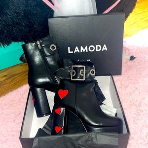 “Hopeless Romantic” platform boots